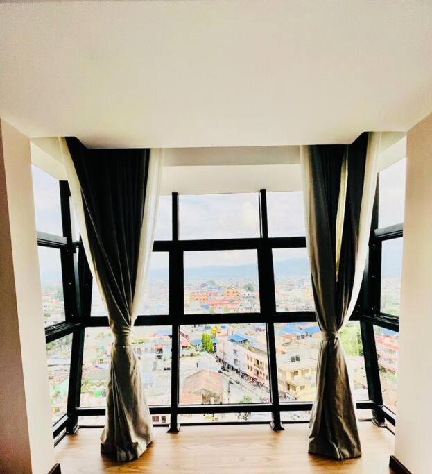 Penthouse 3 Bedroom Apartment With A Beautiful View ポカラ エクステリア 写真